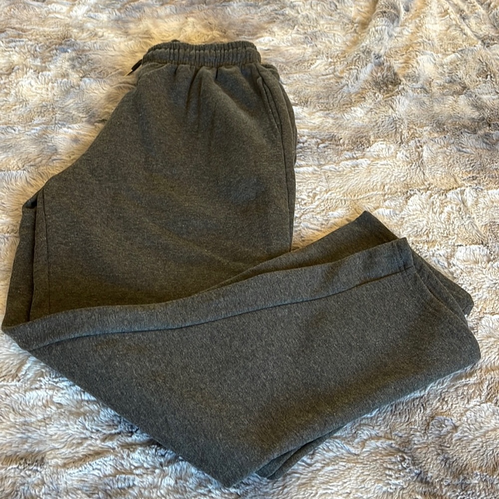 Men’s gray sweat pants
